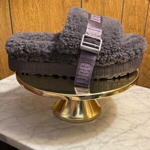 UGG Women’s Charcoal Fluffita Platform Slider Sandal Gray Size 8.